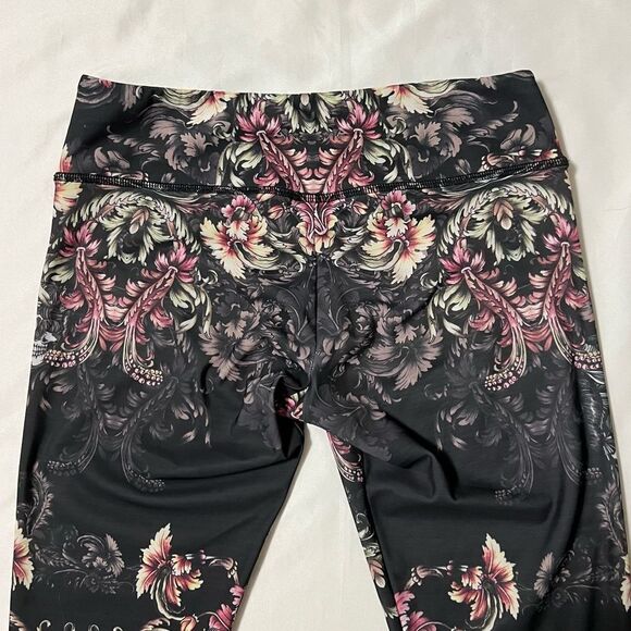 Onzie Cropped Leggings Skulls and Flowers Size M/L - Picture 6 of 12